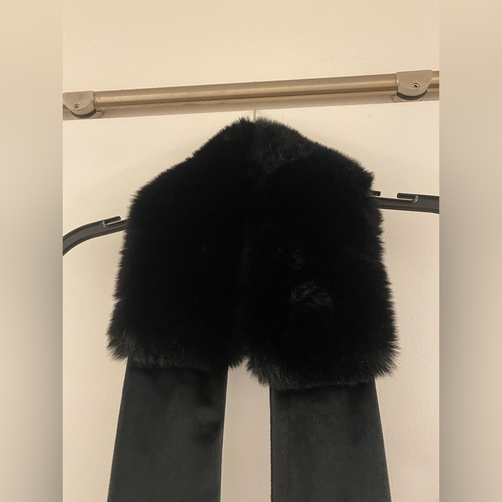 Anthropologie Black Faux Fur and Velvet Collar Scarf - Picture 2 of 4